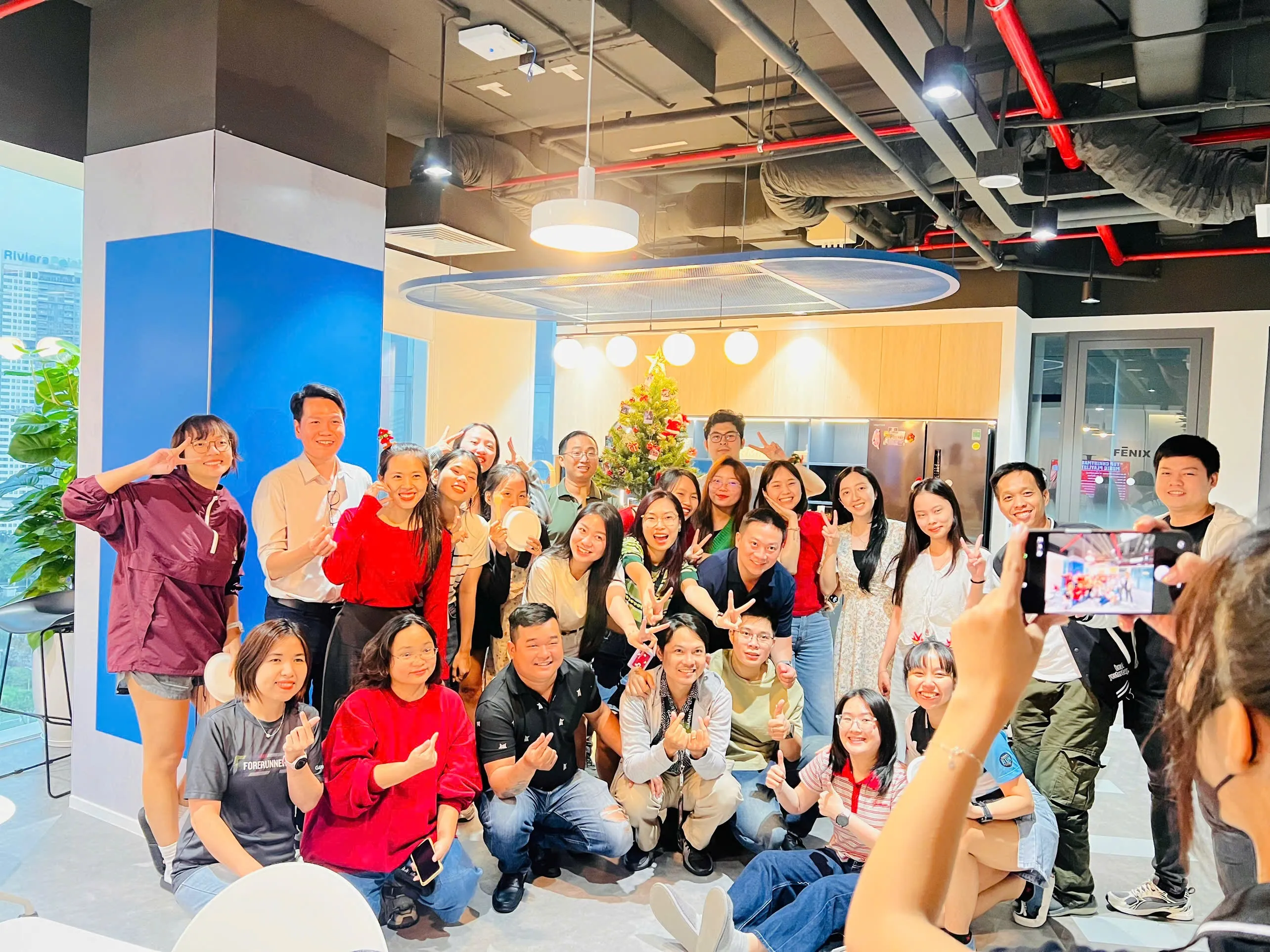 Tại sao nên tổ chức tiệc buffet tại văn phòng