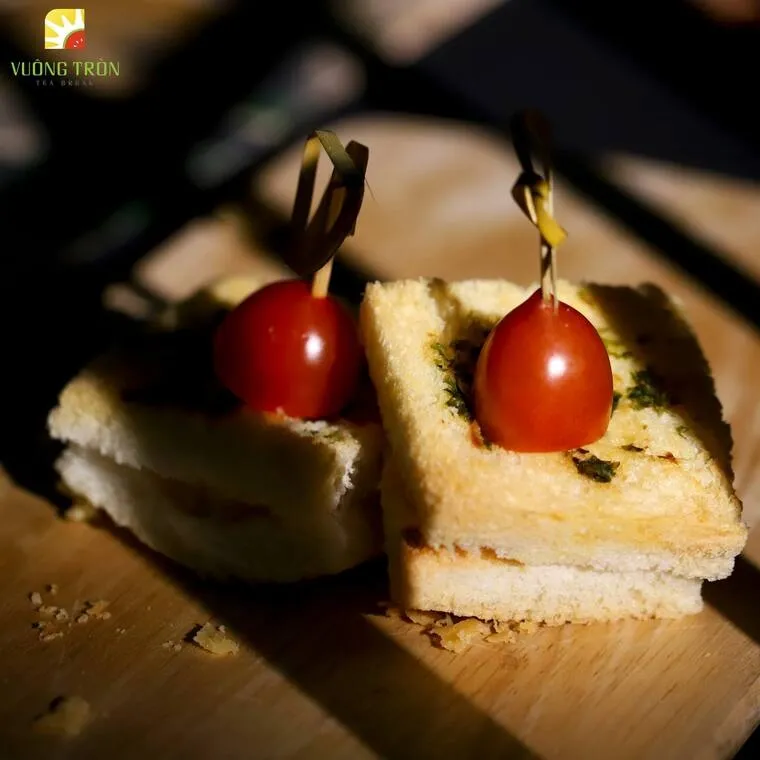 Cá hồi kẹp bánh mì phô mai