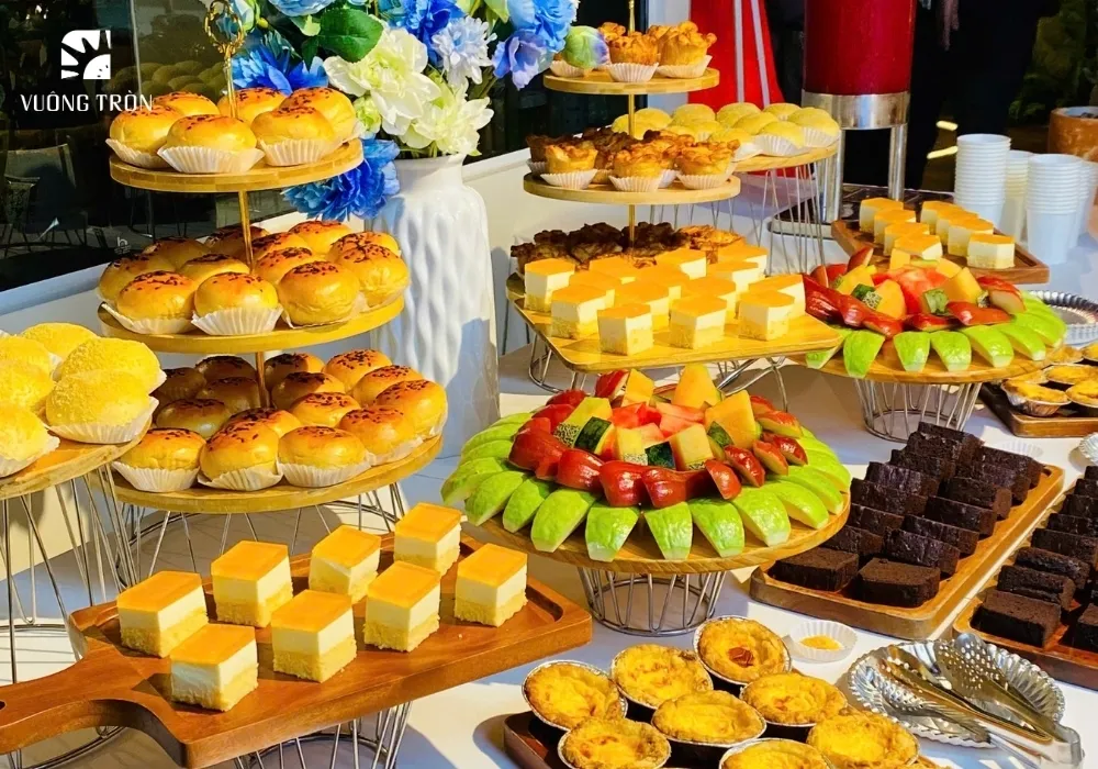tiệc trà bánh mặn ngọt