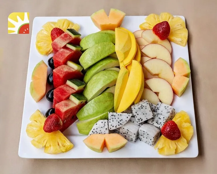 Các loại trái cây điển hình có thể phục vụ trong tiệc tiếp khách như: ổi, xoài, dưa hấu,...