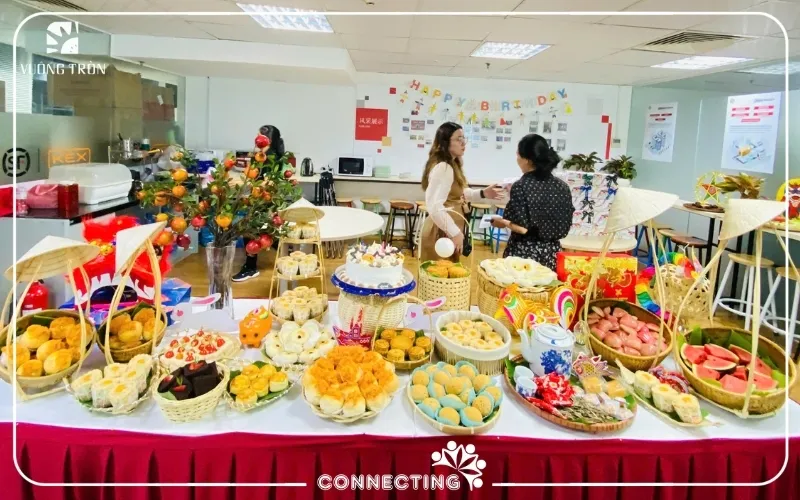 Bàn tiệc teabreakTrung Thu mang đậm hơi hướng dân gian mộc mạc hoài niệm