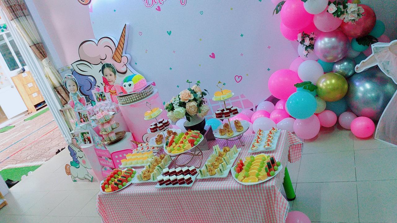 Buffet bánh ngọt mini cho dịp sinh nhật bé